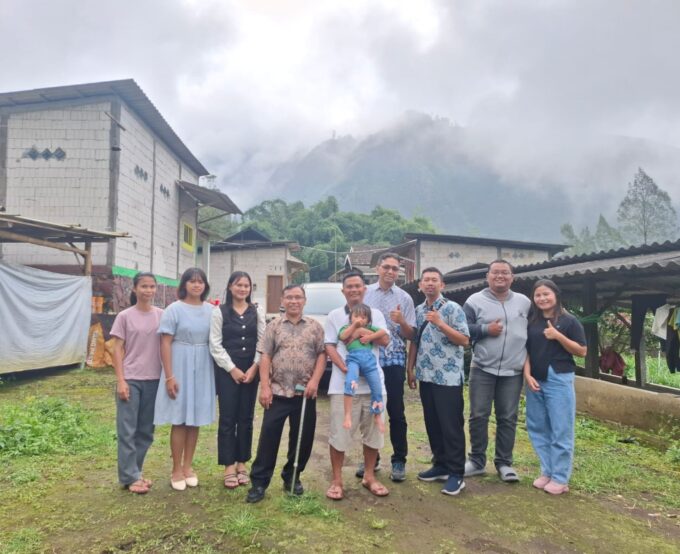 STTI Efrata berkunjung ke Alumni di Bromo